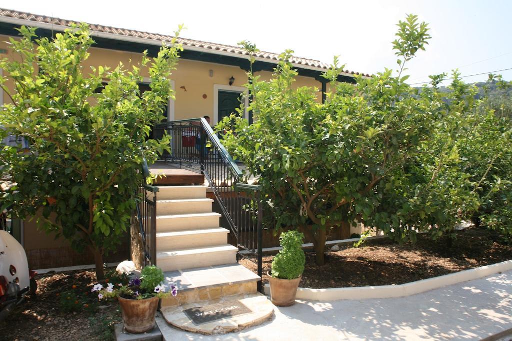 Marathes Studios Áyios Nikítas Exterior photo